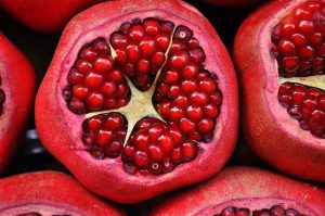 ডালিম ফলের যত গুণ আর উপকারিতা আছে ! 2 ডালিম ফল copyright free image form pixabay.com