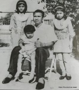 পরিবারের সাথে তাজউদ্দীন আহমদ [ Tajuddin Ahmed with Family ]