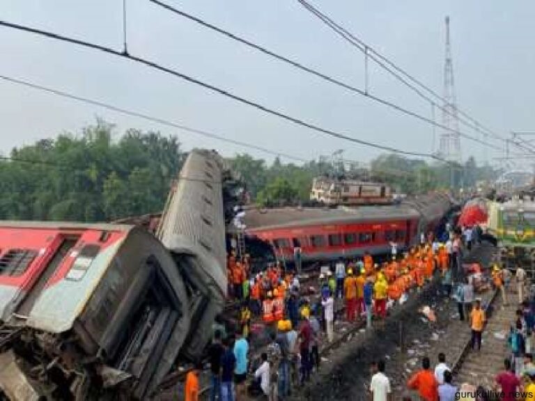 ভারতে ট্রেন দুর্ঘটনায় নিহতের সংখ্যা বেড়ে ২৮০ : রাজ্যে একদিনের শোক ঘোষণা