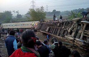 ভারতে ট্রেন দুর্ঘটনায় নিহতের সংখ্যা বেড়ে ২৮০ : রাজ্যে একদিনের শোক ঘোষণা